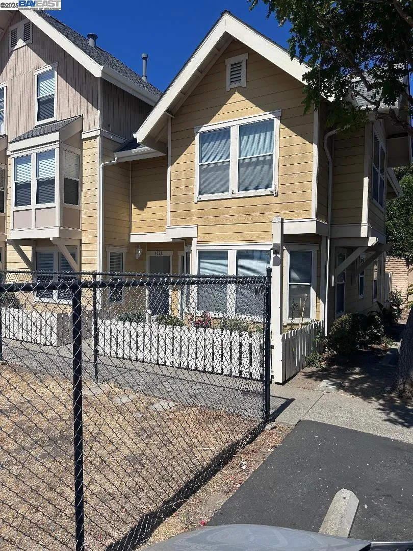 1021 Santa Ines Ct, Oakland, California 94601 home-pic-1